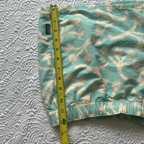 Patagonia NWT Woman’s Barely Baggies Shorts Size XL - Picture 7 of 8